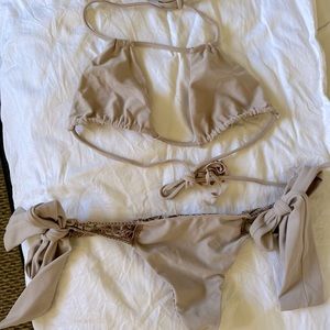 Acacia set top and anini bottoms